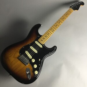 Fender American Ultra Luxe Stratocaster, Maple Fingerboard 2Tone Sunburst入荷しました！
